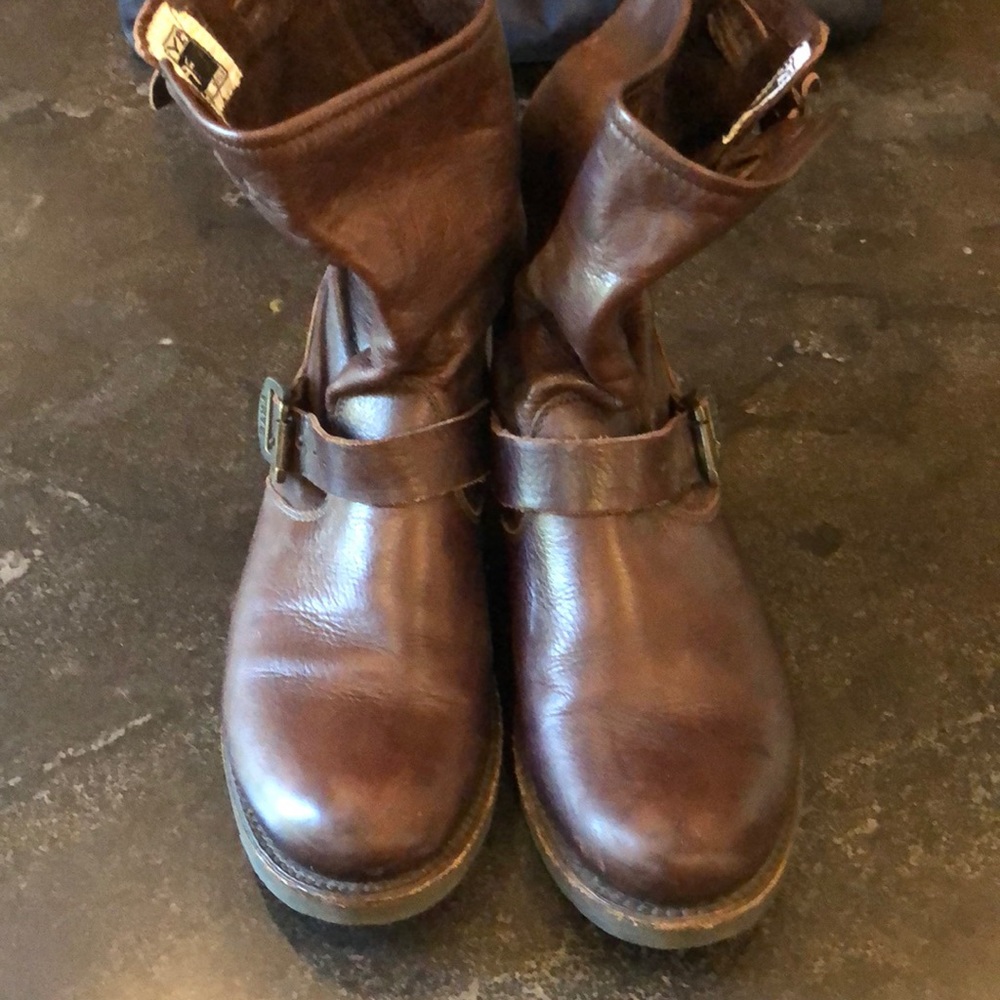 Frye Veronica Short boot in redwood brown size 8 B